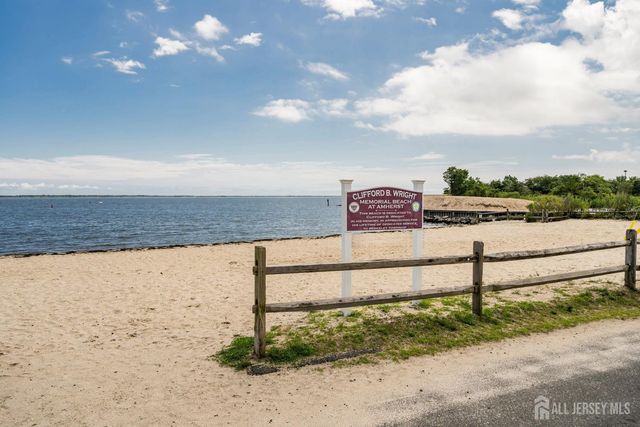 77 wind jammer Court, Bayville, NJ 08721