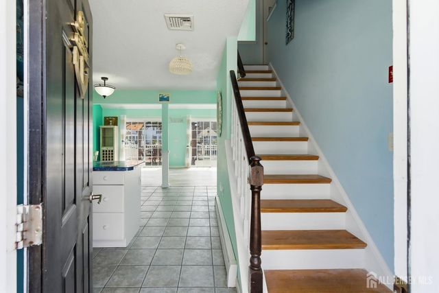 77 wind jammer Court, Bayville, NJ 08721