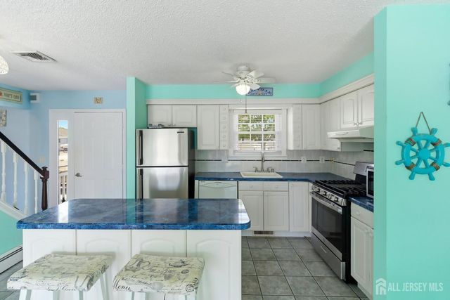 77 wind jammer Court, Bayville, NJ 08721