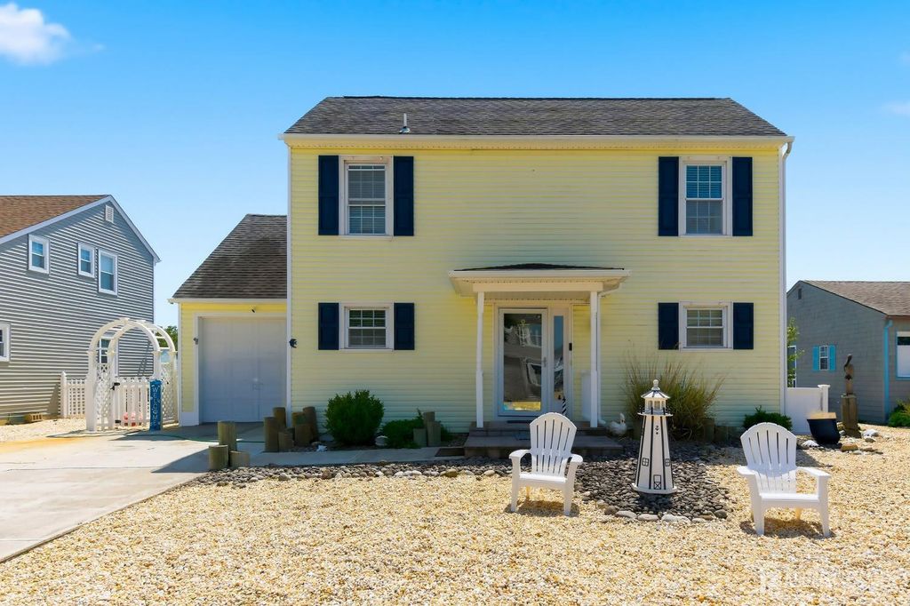 77 wind jammer Court, Bayville, NJ 08721
