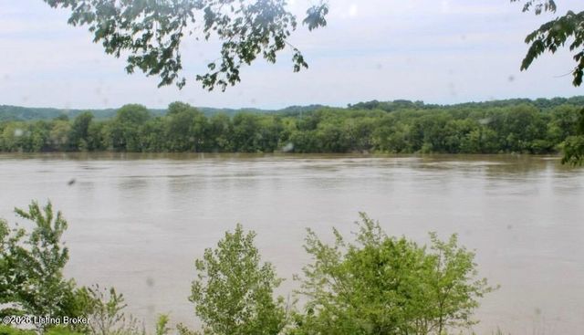 4618 River Front Dr, Louisville, KY 40216
