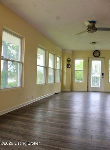 4618 River Front Dr, Louisville, KY 40216