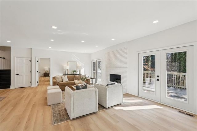 110 Vistacrest Way, Roswell, GA 30075