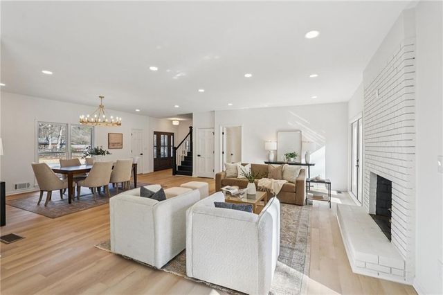 110 Vistacrest Way, Roswell, GA 30075