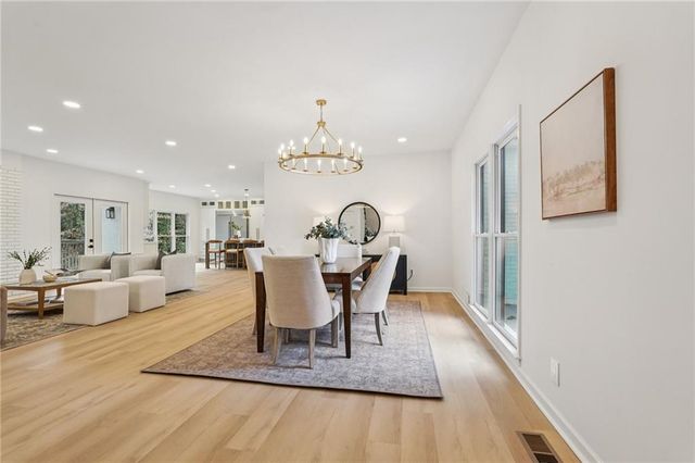 110 Vistacrest Way, Roswell, GA 30075