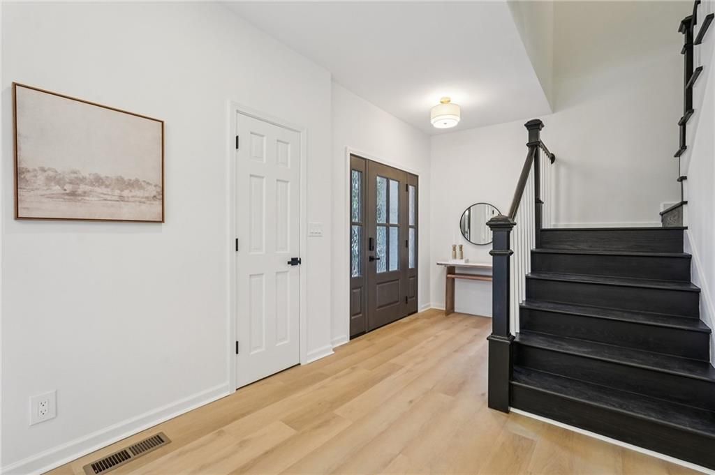 Image 1 of property listing at 110 Vistacrest Way, Roswell, GA 30075