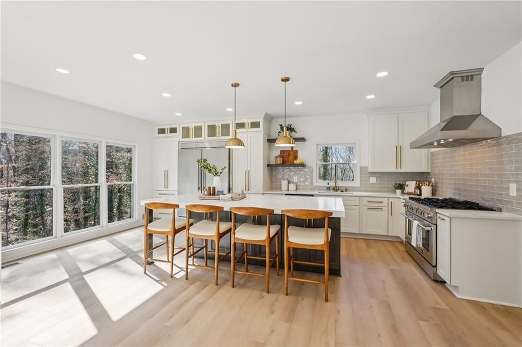 Image 11 of property listing at 110 Vistacrest Way, Roswell, GA 30075