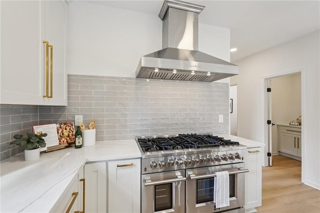 Image 19 of property listing at 110 Vistacrest Way, Roswell, GA 30075