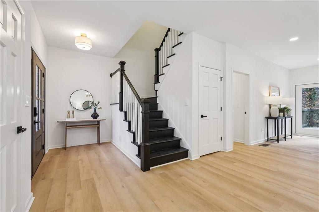 Image 2 of property listing at 110 Vistacrest Way, Roswell, GA 30075