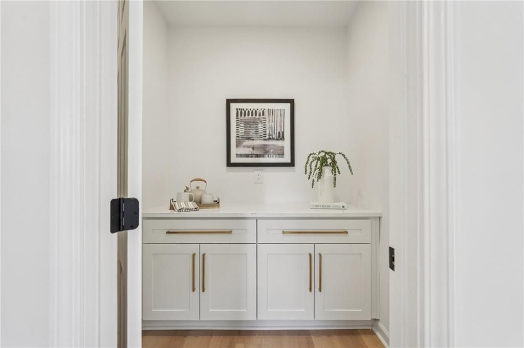 Image 30 of property listing at 110 Vistacrest Way, Roswell, GA 30075