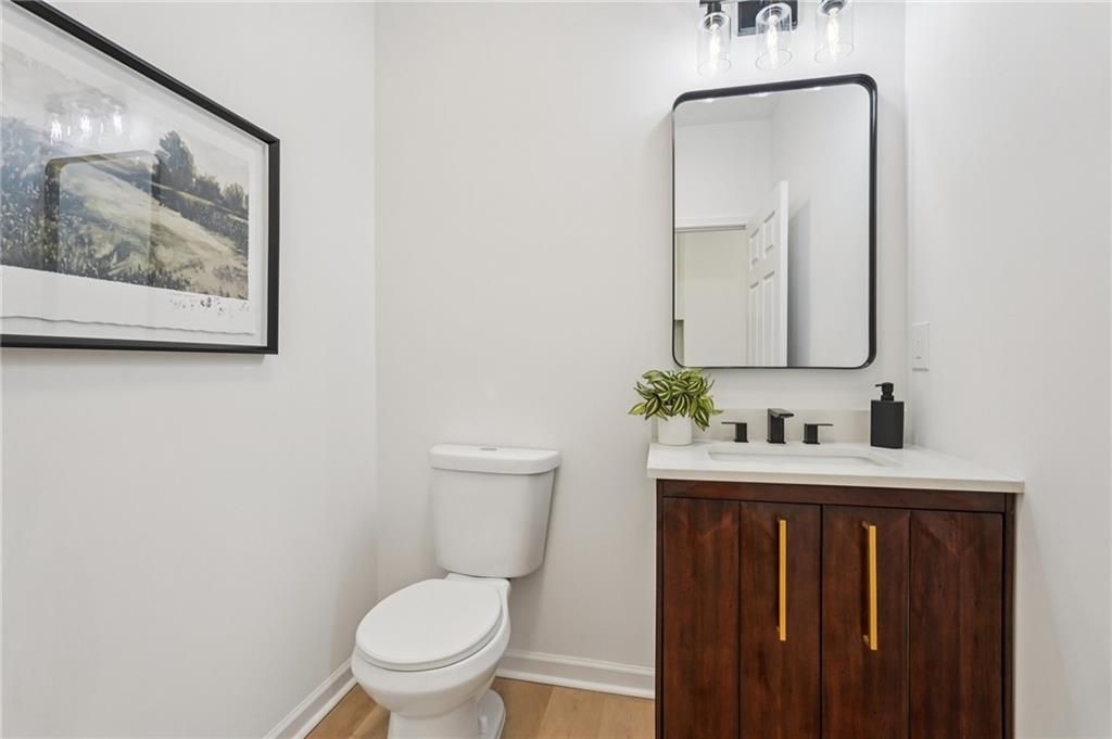 Image 32 of property listing at 110 Vistacrest Way, Roswell, GA 30075