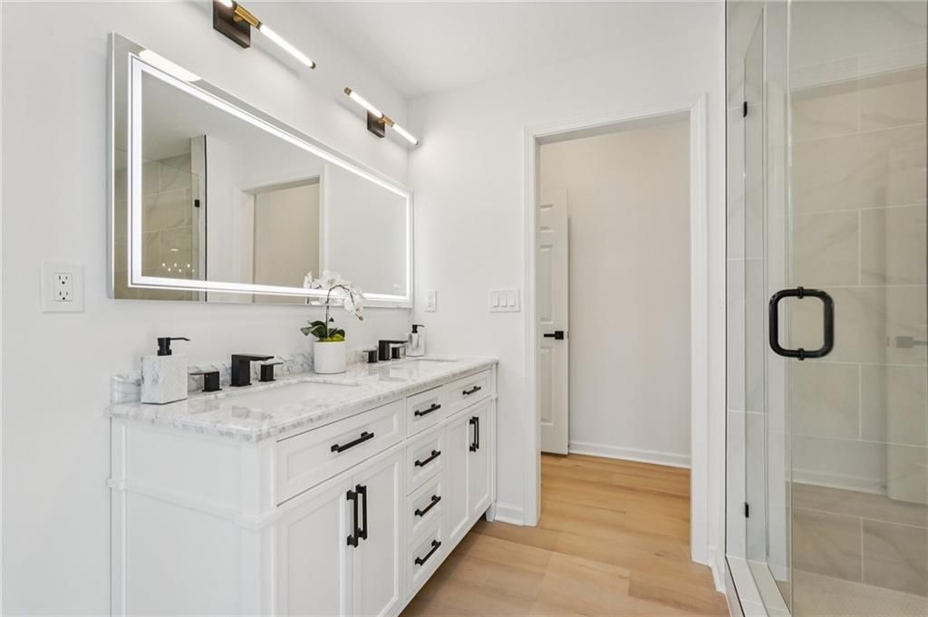 Image 35 of property listing at 110 Vistacrest Way, Roswell, GA 30075