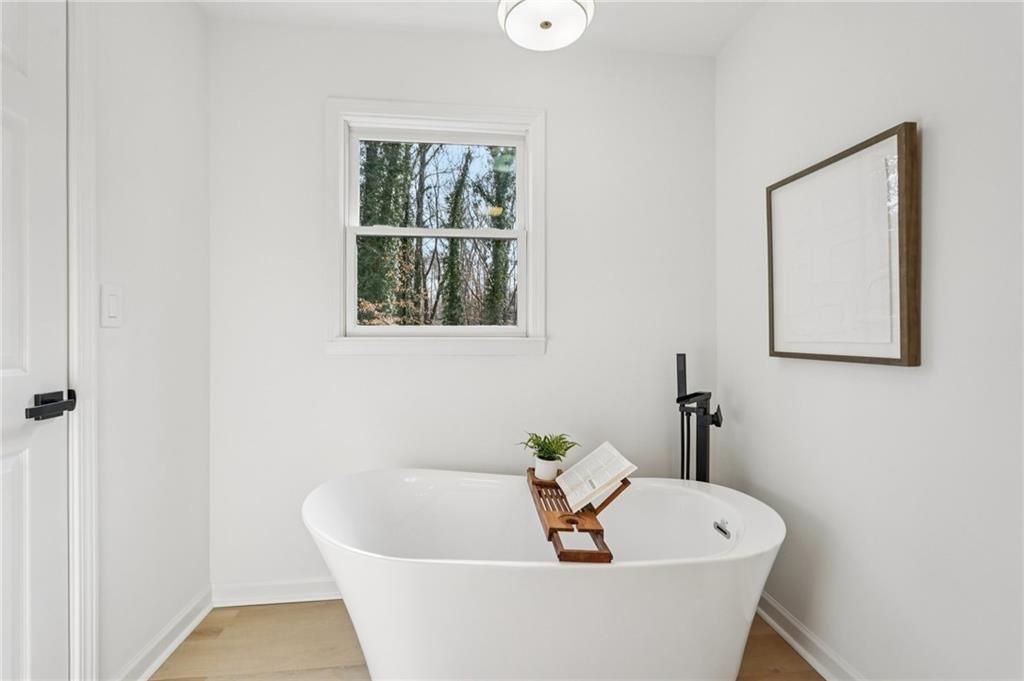 Image 37 of property listing at 110 Vistacrest Way, Roswell, GA 30075