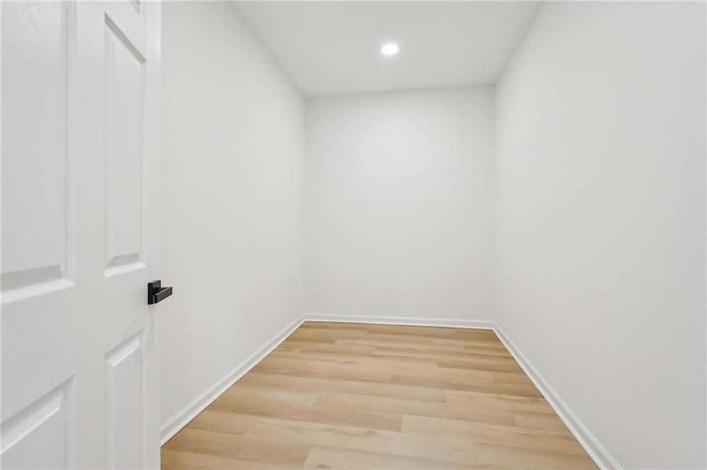 Image 38 of property listing at 110 Vistacrest Way, Roswell, GA 30075