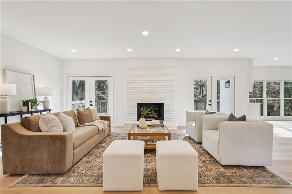 Image 4 of property listing at 110 Vistacrest Way, Roswell, GA 30075