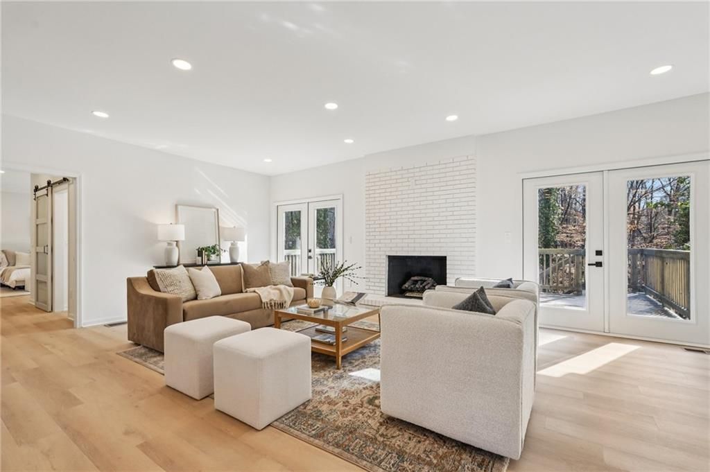 Image 5 of property listing at 110 Vistacrest Way, Roswell, GA 30075