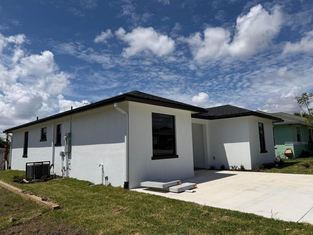 1209 W 33rd Street, Riviera Beach, FL 33404