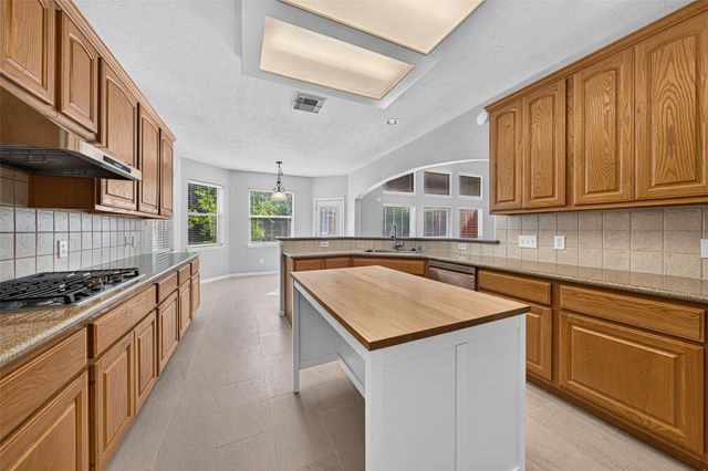 8519 Babbling Brook Court, Sugar Land, TX 77479
