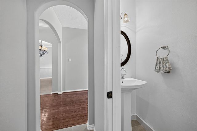 8519 Babbling Brook Court, Sugar Land, TX 77479