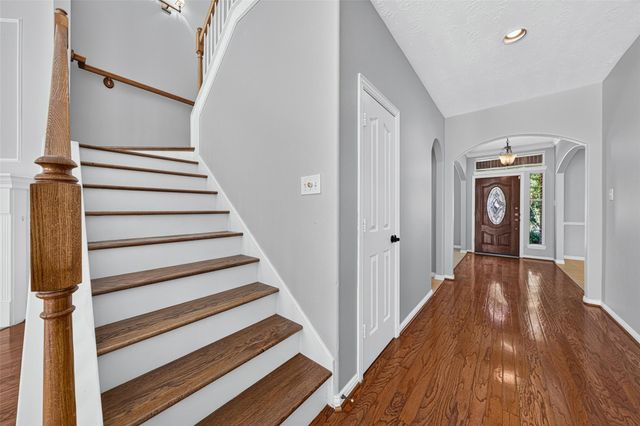 8519 Babbling Brook Court, Sugar Land, TX 77479