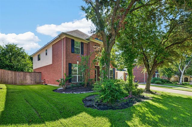 8519 Babbling Brook Court, Sugar Land, TX 77479