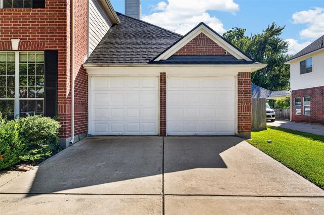 8519 Babbling Brook Court, Sugar Land, TX 77479