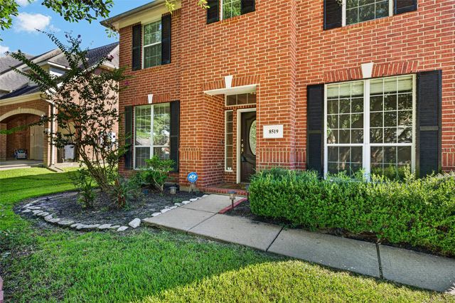 8519 Babbling Brook Court, Sugar Land, TX 77479