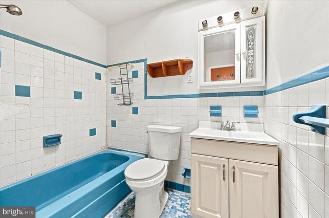 10209 W KESWICK RD, Philadelphia, PA 19114