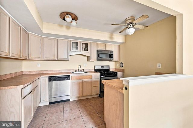 10209 W KESWICK RD, Philadelphia, PA 19114