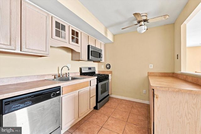 10209 W KESWICK RD, Philadelphia, PA 19114