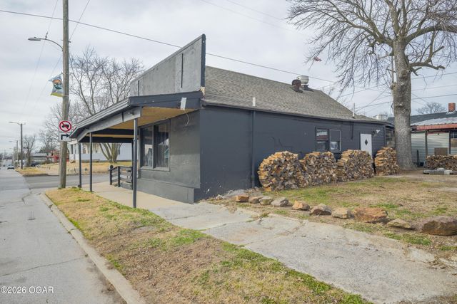 1301 E Broadway Street, Joplin, MO 64801