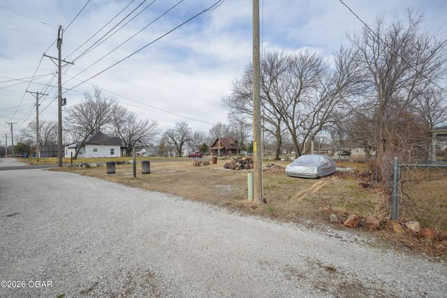 1301 E Broadway Street, Joplin, MO 64801