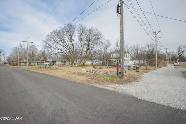 1301 E Broadway Street, Joplin, MO 64801