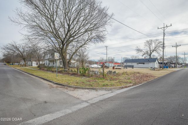 1301 E Broadway Street, Joplin, MO 64801