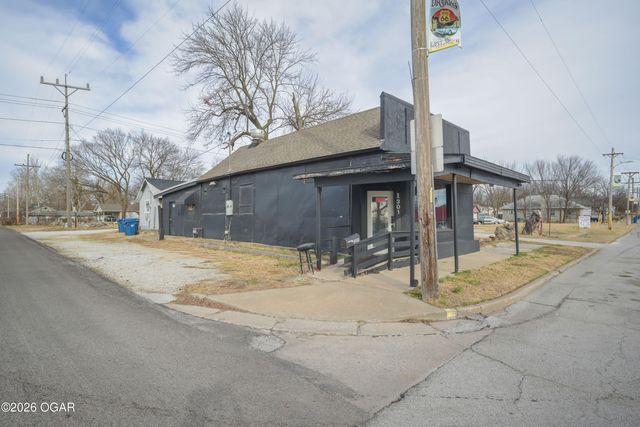 1301 E Broadway Street, Joplin, MO 64801