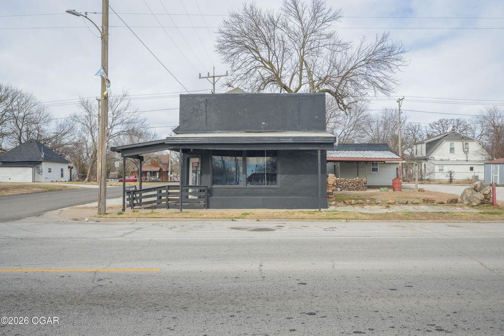 1301 E Broadway Street, Joplin, MO 64801