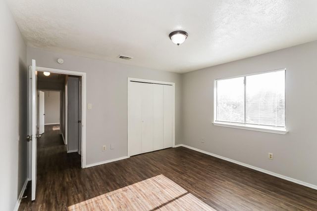 7447 Woodland West Drive, Houston, TX 77040