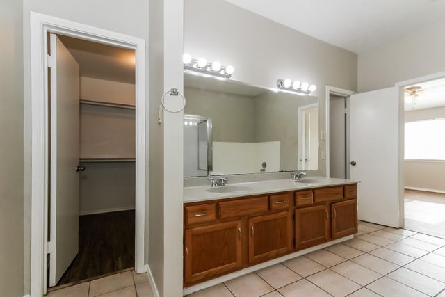 7447 Woodland West Drive, Houston, TX 77040