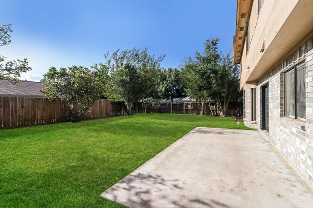 7447 Woodland West Drive, Houston, TX 77040