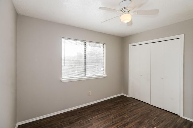7447 Woodland West Drive, Houston, TX 77040