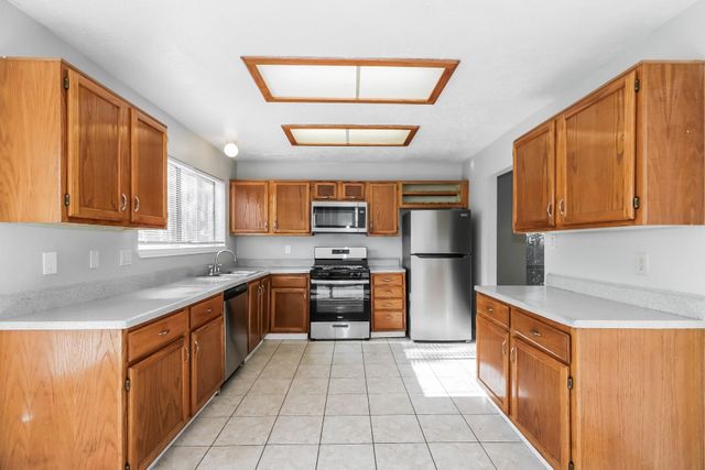 7447 Woodland West Drive, Houston, TX 77040