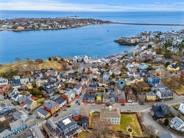 1 Mason St 2, Marblehead, MA 01945
