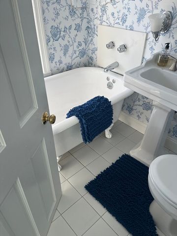 1 Mason St 2, Marblehead, MA 01945