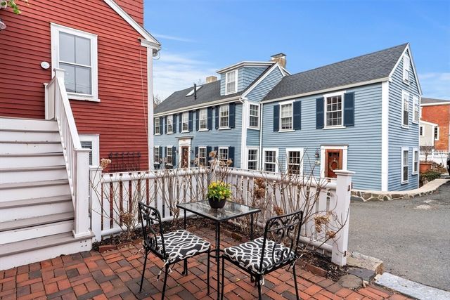 1 Mason St 2, Marblehead, MA 01945