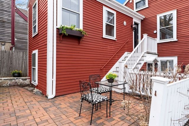 1 Mason St 2, Marblehead, MA 01945
