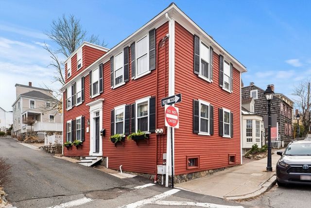 1 Mason St 2, Marblehead, MA 01945