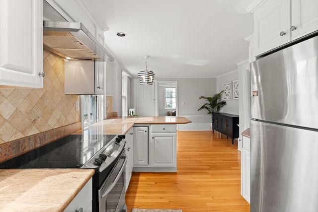 1 Mason St 2, Marblehead, MA 01945