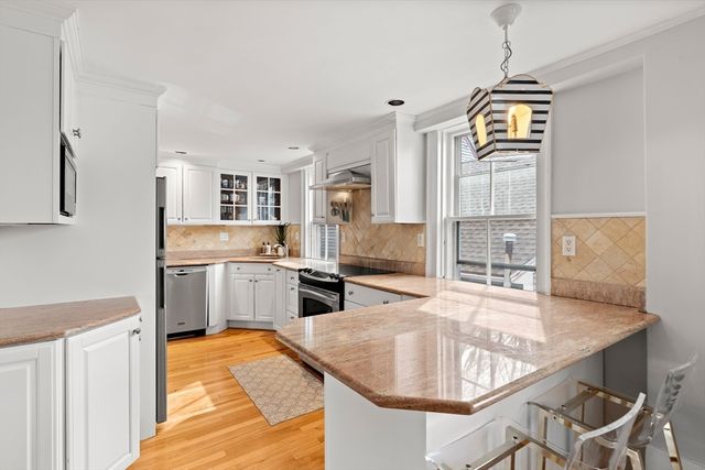 1 Mason St 2, Marblehead, MA 01945