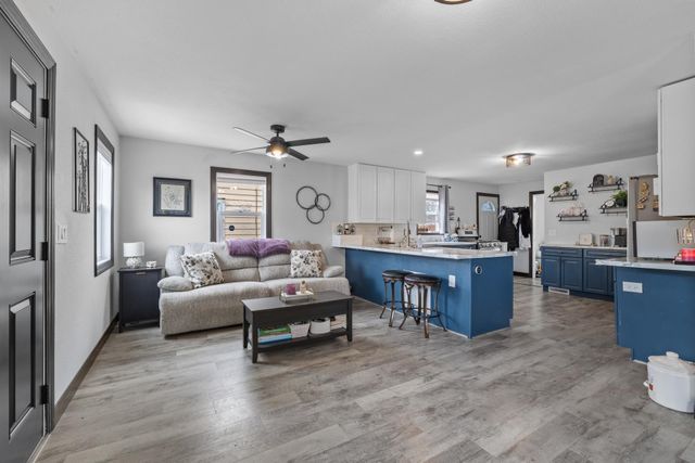 820 NE 9th Ave, Minot, ND 58703