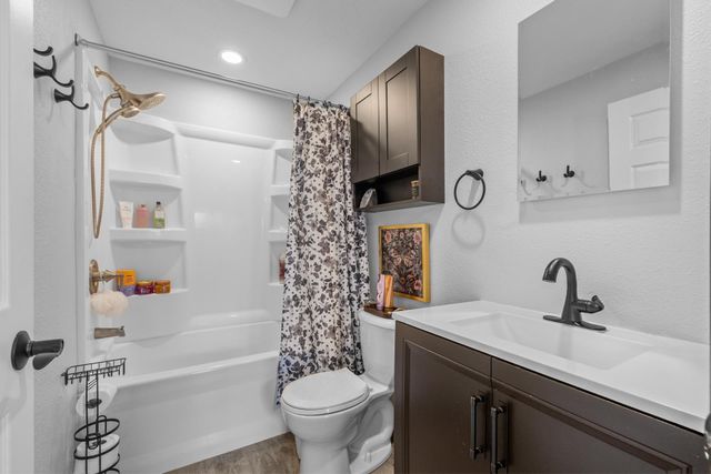 820 NE 9th Ave, Minot, ND 58703